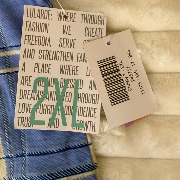 Lularoe Christy T v-neck tee size 2X - Picture 8 of 9